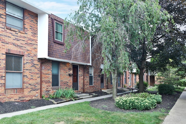 1820 Willoway Cir S, Columbus, OH 43220 - view of front of house featuring brick siding and a shingled roof