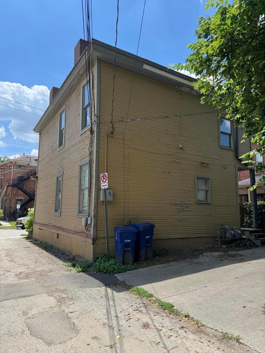 256 W 3rd Ave, Columbus, OH 43201 - view of property exterior with a chimney