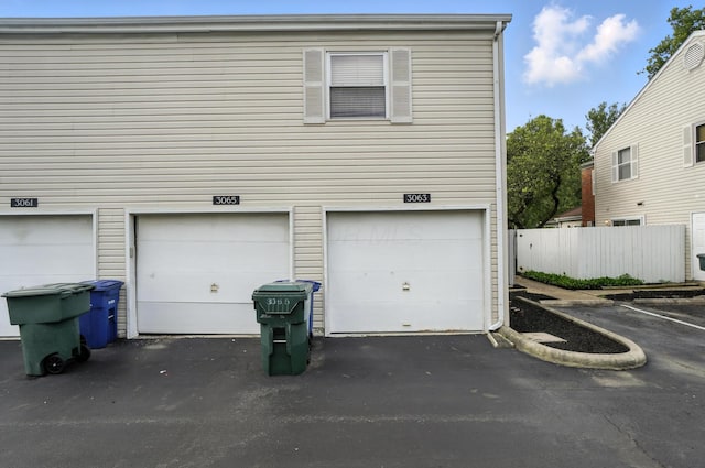 3063 Jersey Dr Unit 67, Columbus, OH 43204 - view of garage