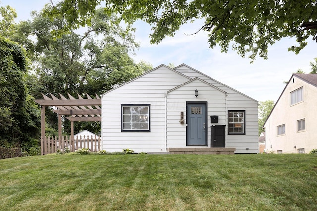 528 S James Rd, Columbus, OH 43213 - bungalow featuring a pergola