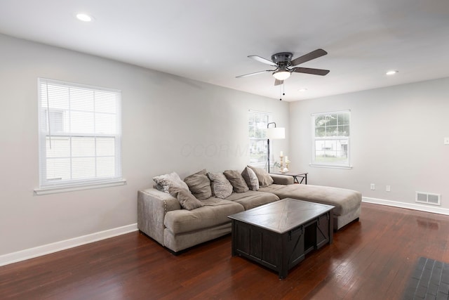 528 S James Rd, Columbus, OH 43213 - living area featuring dark wood-style floors, a ceiling fan, and recessed lighting