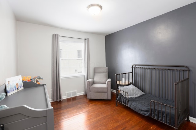 528 S James Rd, Columbus, OH 43213 - bedroom featuring wood finished floors and baseboards