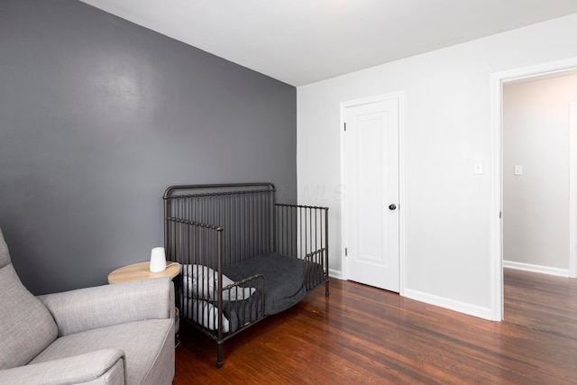 528 S James Rd, Columbus, OH 43213 - bedroom featuring wood finished floors and baseboards