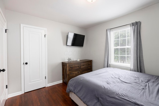528 S James Rd, Columbus, OH 43213 - bedroom featuring wood finished floors