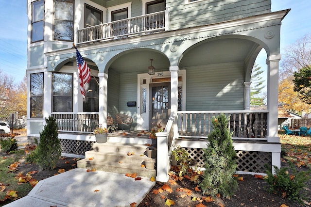 398 W 5th Ave, Columbus, OH 43201 - view of exterior entry featuring a porch and a balcony