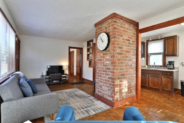 398 W 5th Ave, Columbus, OH 43201 - living area with a textured ceiling