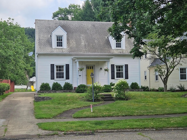 521 E Allen St, Lancaster, OH 43130 - cape cod-style house with a front yard