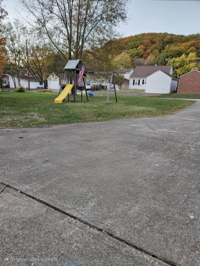521 E Allen St, Lancaster, OH 43130 - view of playground featuring a yard