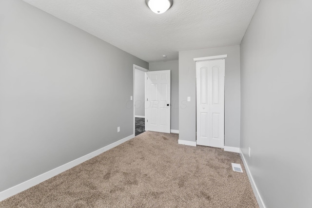 1612 Cole St, Columbus, OH 43205 - unfurnished bedroom with carpet floors, a closet, and a textured ceiling