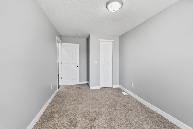 1612 Cole St, Columbus, OH 43205 - unfurnished bedroom with carpet floors, a textured ceiling, and a closet