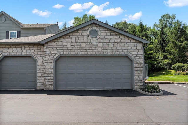 4109 Blendon Way Dr Unit 99E, Columbus, OH 43230 - view of garage