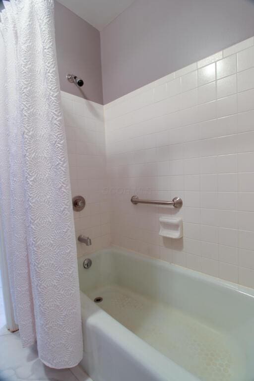 1206 Crescent Heights Rd, Marion, OH 43302 - full bath with shower / bath combo with shower curtain