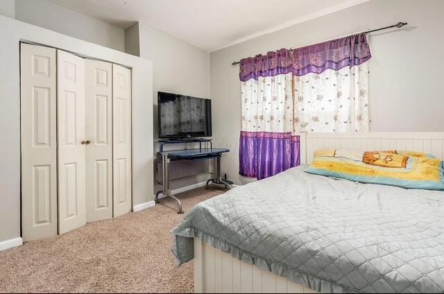 1364 E Fulton St, Columbus, OH 43205 - carpeted bedroom with a closet and baseboards