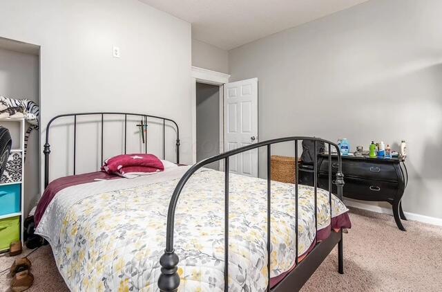 1364 E Fulton St, Columbus, OH 43205 - bedroom featuring carpet floors and baseboards