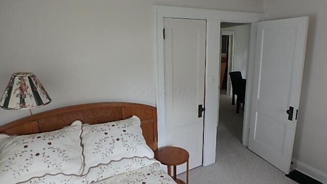 1483 Elmwood Ave, Columbus, OH 43212 - bedroom with light colored carpet and baseboards