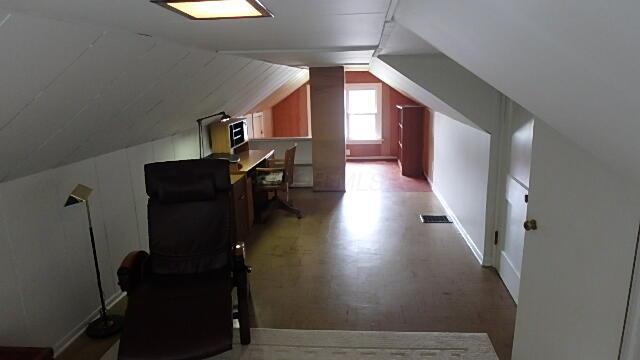 1483 Elmwood Ave, Columbus, OH 43212 - bonus room with lofted ceiling and a desk