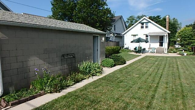 1483 Elmwood Ave, Columbus, OH 43212 - view of yard with a patio area