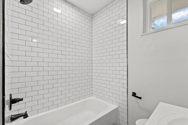 1556 Vilardo Ln, Columbus, OH 43227 - full bath featuring shower / tub combination