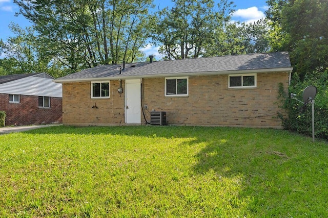 1556 Vilardo Ln, Columbus, OH 43227 - view of front of house featuring brick siding and a front yard