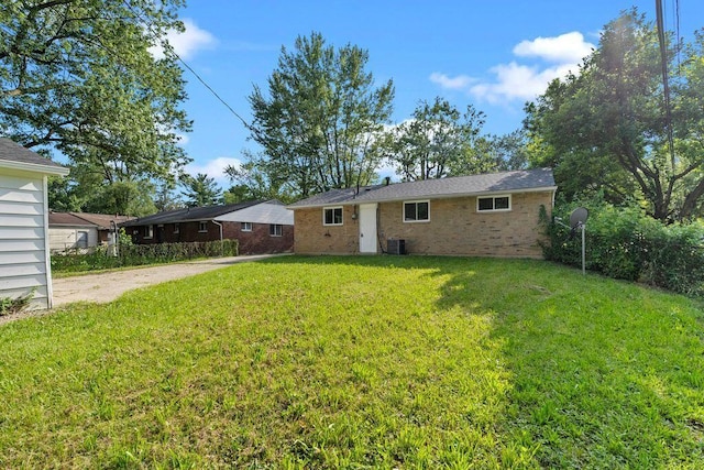 1556 Vilardo Ln, Columbus, OH 43227 - back of house with brick siding and a yard