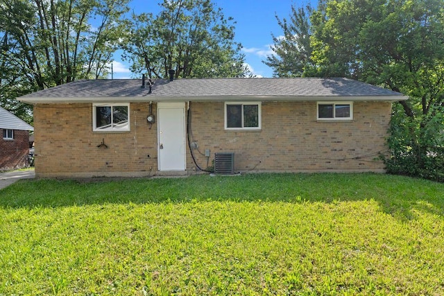 1556 Vilardo Ln, Columbus, OH 43227 - view of front facade featuring brick siding and a front lawn