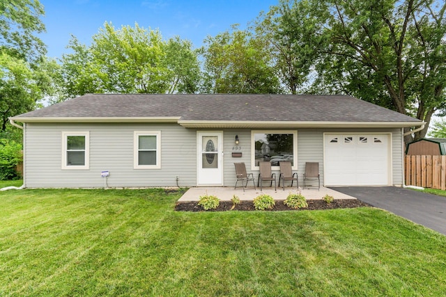 893 Aladdin Ct, Columbus, OH 43207 - ranch-style home with an attached garage, asphalt driveway, and a front lawn