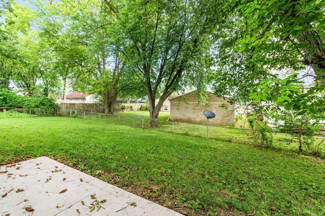 893 Aladdin Ct, Columbus, OH 43207 - fenced backyard featuring a patio