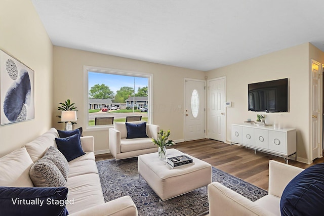 893 Aladdin Ct, Columbus, OH 43207 - living area featuring wood finished floors and baseboards