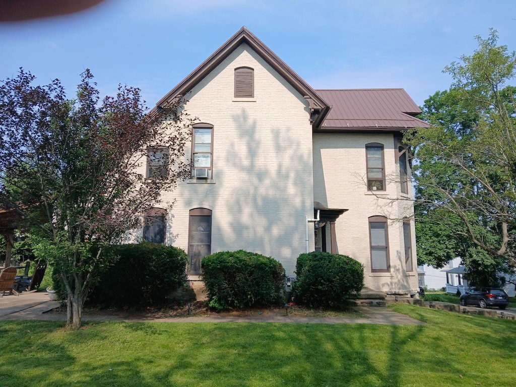 1032 Beatty Ave, Cambridge, OH 43725 - photo 2