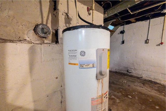330 S Harris Ave, Columbus, OH 43204 - utilities featuring gas water heater