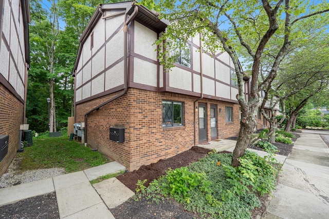 3033 Highcliff Ct, Columbus, OH 43231 - view of home's exterior with stucco siding and brick siding