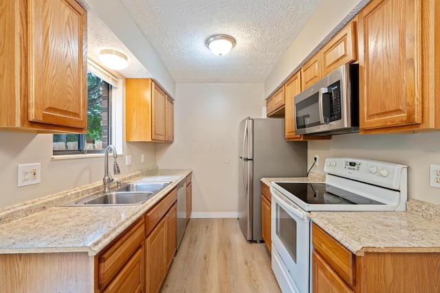 3033 Highcliff Ct, Columbus, OH 43231 - kitchen with stainless steel appliances, light wood finished floors, light countertops, and a textured ceiling