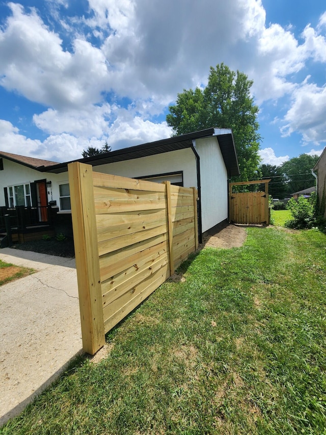 1826 Fleming Rd, Columbus, OH 43232 - view of yard