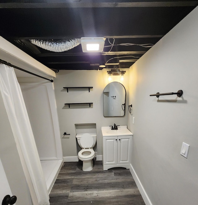 1826 Fleming Rd, Columbus, OH 43232 - bathroom featuring vanity, wood finished floors, and a shower with curtain