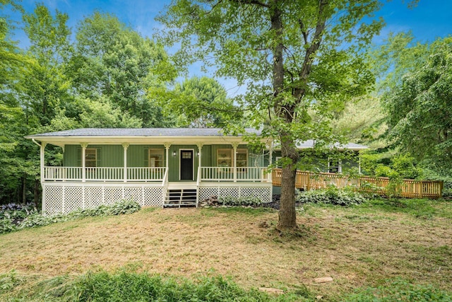 13900 Justin Rd, Utica, OH 43080 - ranch-style home with board and batten siding, a front yard, and a porch