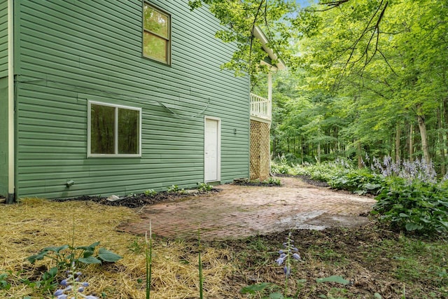 13900 Justin Rd, Utica, OH 43080 - view of side of home featuring a balcony