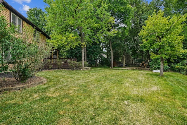 4867 Sarasota Ct, Hilliard, OH 43026 - view of grassy yard featuring a wooden deck