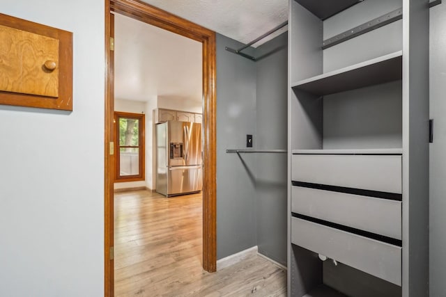 4867 Sarasota Ct, Hilliard, OH 43026 - walk in closet featuring light wood finished floors