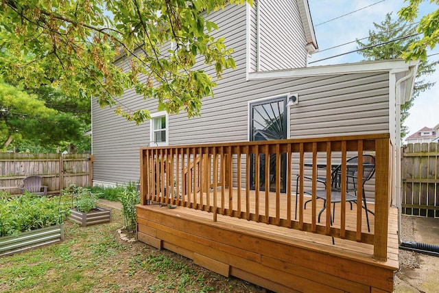 2686 Wicklow Rd, Columbus, OH 43204 - view of wooden terrace
