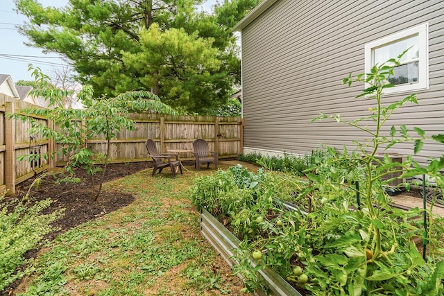 2686 Wicklow Rd, Columbus, OH 43204 - view of yard featuring a vegetable garden