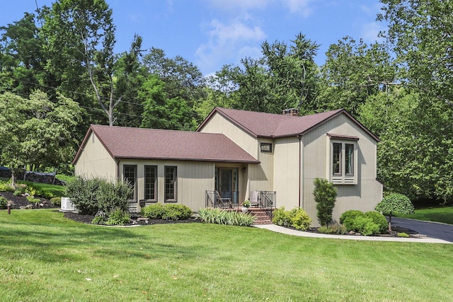 680 Rainbow Dr NW, Lancaster, OH 43130 - view of front of property featuring a front yard and roof with shingles