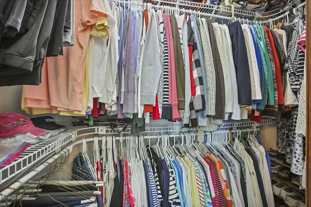 680 Rainbow Dr NW, Lancaster, OH 43130 - view of walk in closet