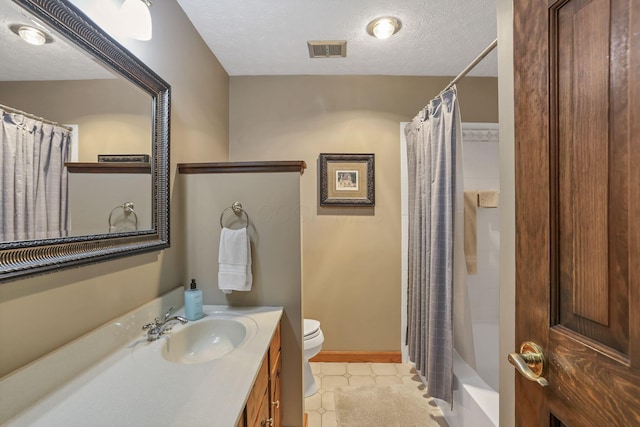 680 Rainbow Dr NW, Lancaster, OH 43130 - bathroom featuring vanity, shower / bath combo with shower curtain, and a textured ceiling