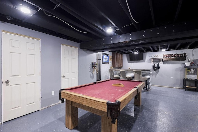 9710 Butcher Rd, Mount Vernon, OH 43050 - rec room featuring a bar and billiards
