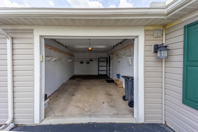 594 Chardonnay Ln, Lewis Center, OH 43035 - view of garage