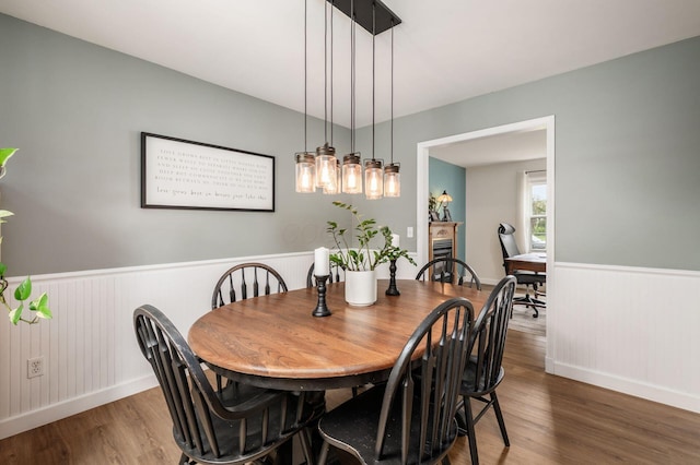2566 Mcdaniel Ct, Grove City, OH 43123 - dining area featuring a wainscoted wall and wood finished floors