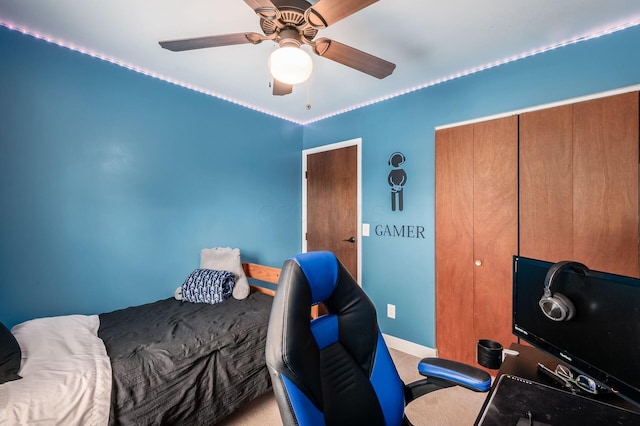 2566 Mcdaniel Ct, Grove City, OH 43123 - bedroom with a ceiling fan and an office area