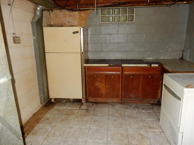 1549 Alpine Dr, Columbus, OH 43229 - unfinished basement with freestanding refrigerator and washer / dryer