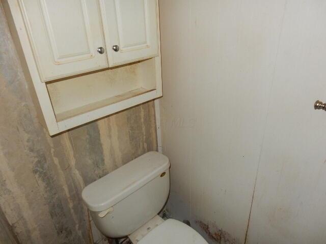 1549 Alpine Dr, Columbus, OH 43229 - bathroom featuring toilet