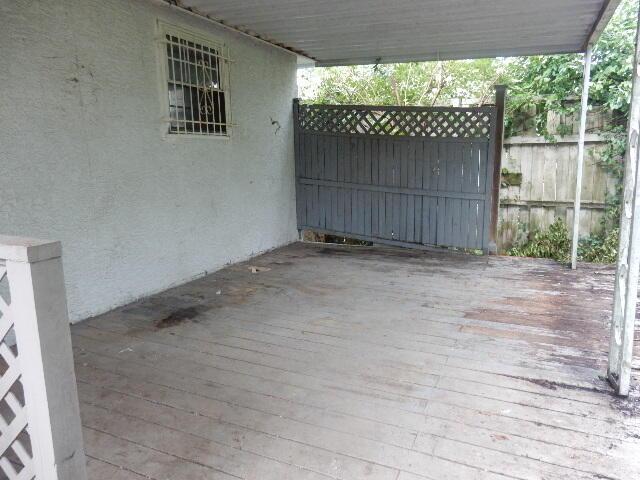 1549 Alpine Dr, Columbus, OH 43229 - view of deck